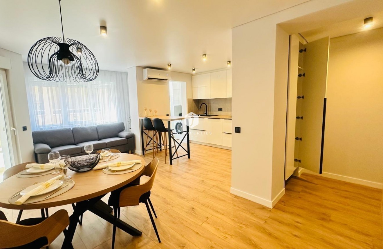 Segunda mano - Apartamento / piso -
Torrevieja - Playa del Cura