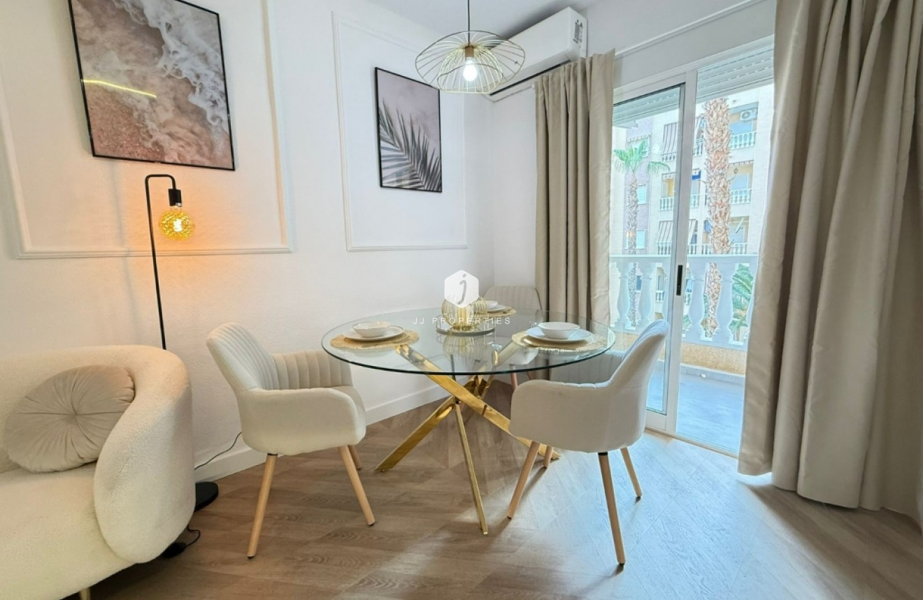 D'occasion - Appartement -
Torrevieja - Costa Blanca