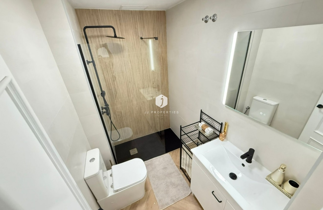 D'occasion - Appartement -
Torrevieja - Costa Blanca