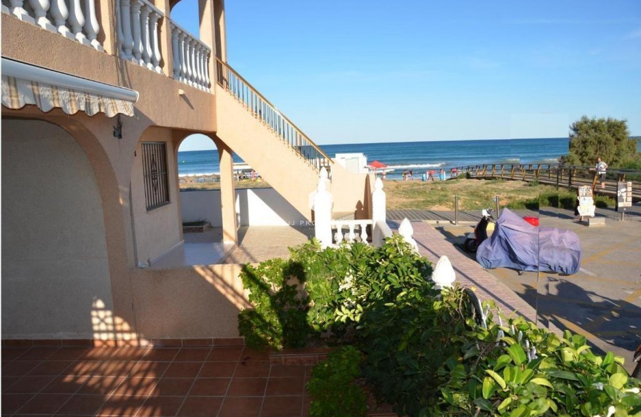 Segunda mano - Bungalow -
Torrevieja - La Mata