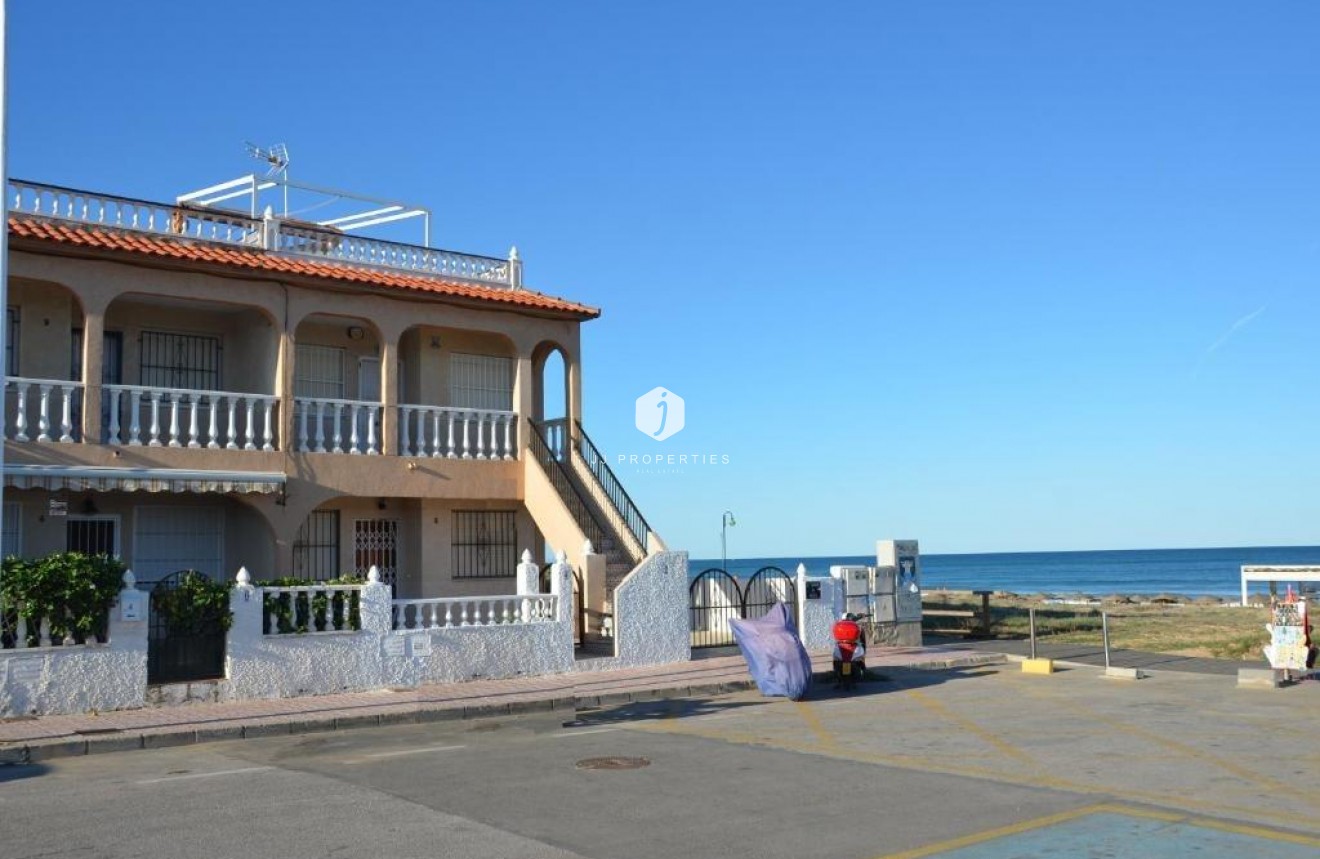 Segunda mano - Bungalow -
Torrevieja - La Mata