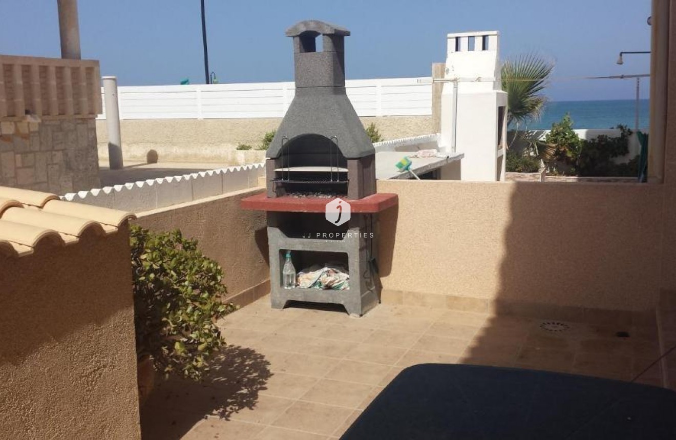 Segunda mano - Bungalow -
Torrevieja - La Mata