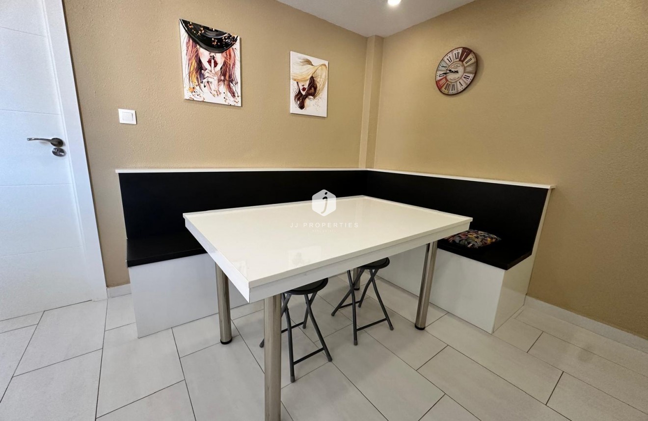 Segunda mano - Apartamento / piso -
Torrevieja - Paseo maritimo