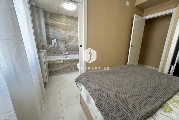 Segunda mano - Apartamento / piso -
Torrevieja - Paseo maritimo