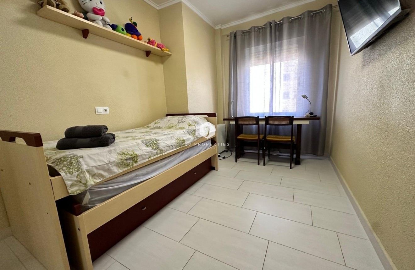 Segunda mano - Apartamento / piso -
Torrevieja - Paseo maritimo