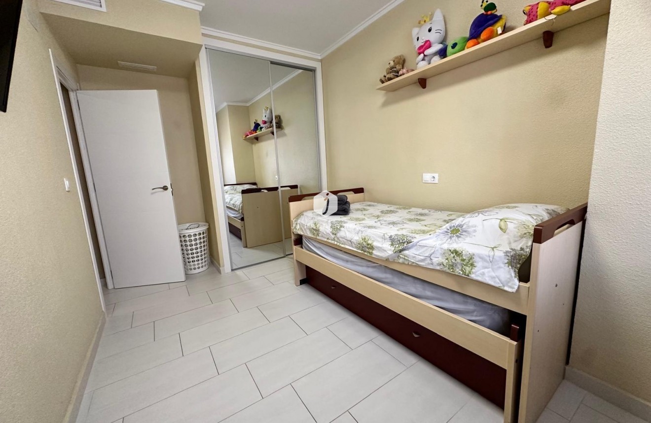 Segunda mano - Apartamento / piso -
Torrevieja - Paseo maritimo