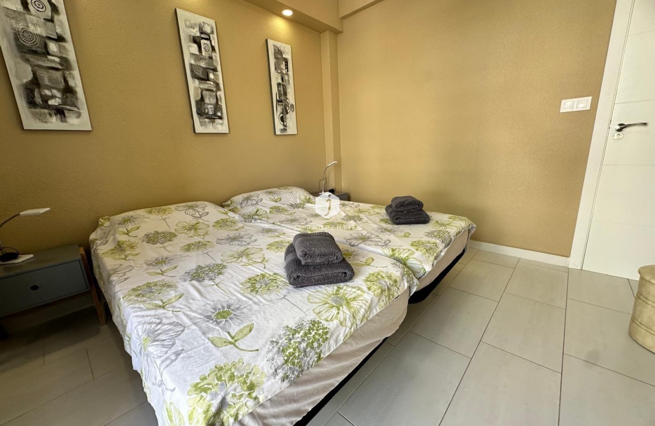 Segunda mano - Apartamento / piso -
Torrevieja - Paseo maritimo