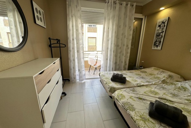 Segunda mano - Apartamento / piso -
Torrevieja - Paseo maritimo