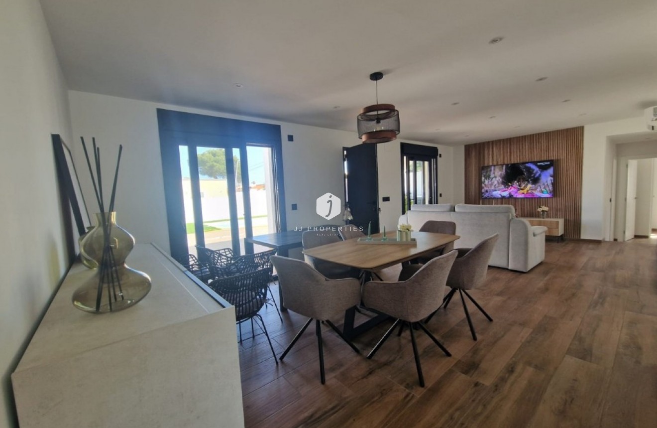 Segunda mano - Villa -
Los Balcones - Costa Blanca