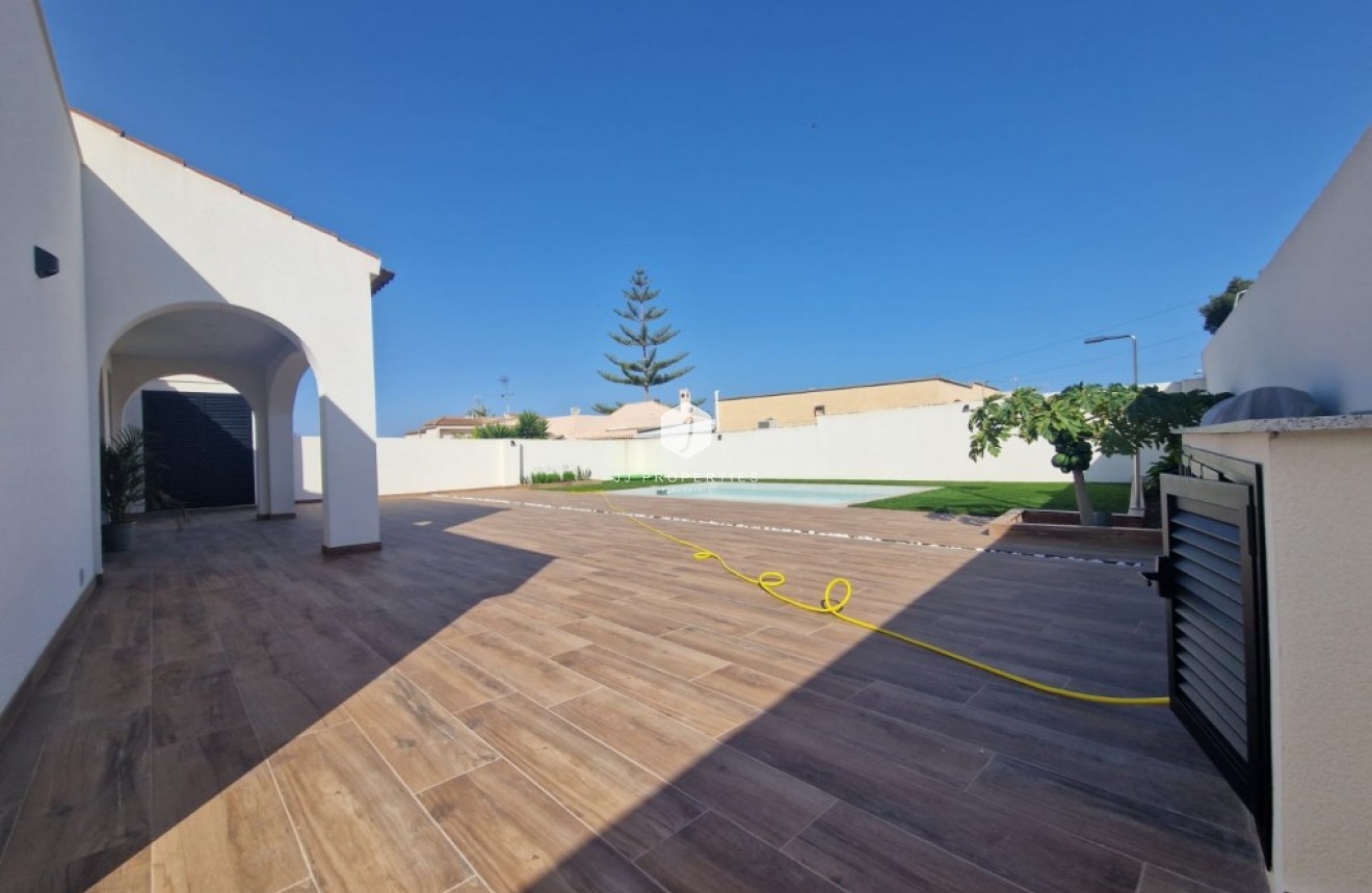 Segunda mano - Villa -
Los Balcones - Costa Blanca