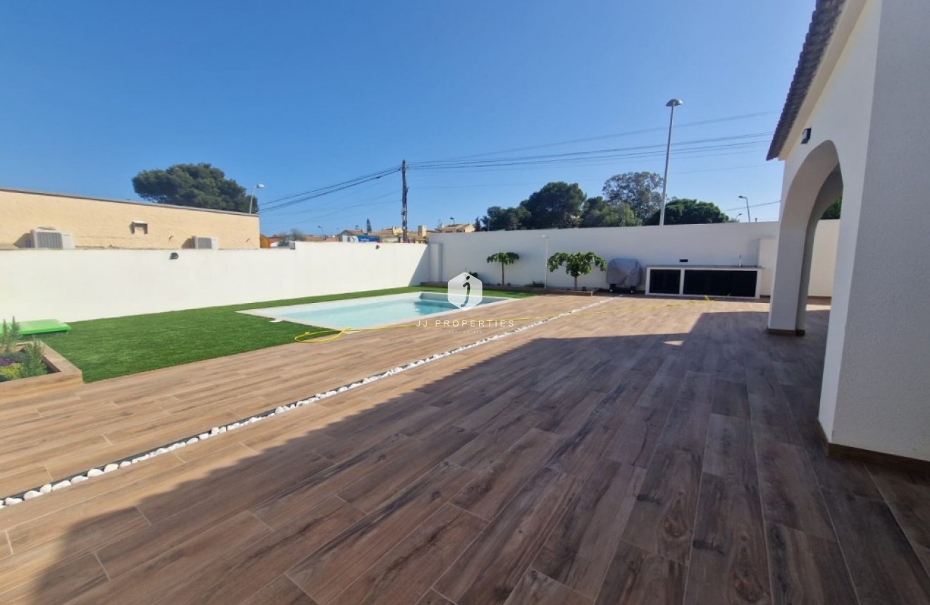 Segunda mano - Villa -
Los Balcones - Costa Blanca