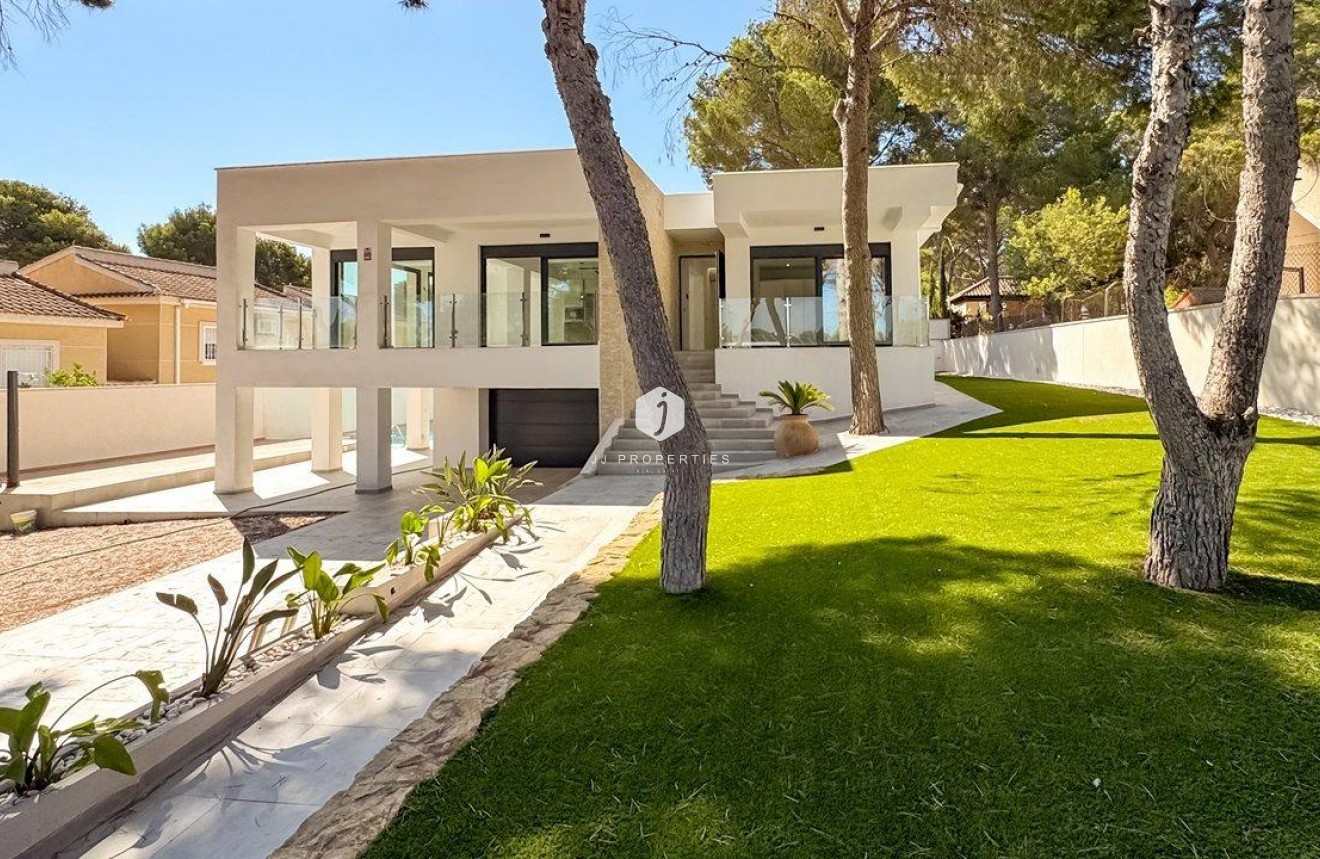 Aus zweiter Hand - Villa -
Torrevieja - Los Balcones - Los Altos del Edén