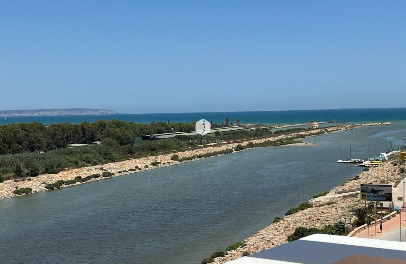 Segunda mano - Ático -
Guardamar del Segura - puerto deportivo