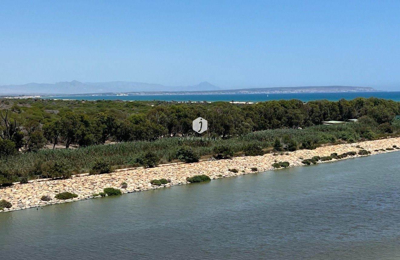 Segunda mano - Ático -
Guardamar del Segura - puerto deportivo