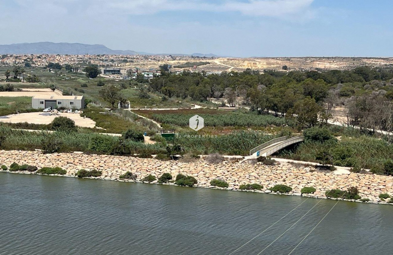 Segunda mano - Ático -
Guardamar del Segura - puerto deportivo
