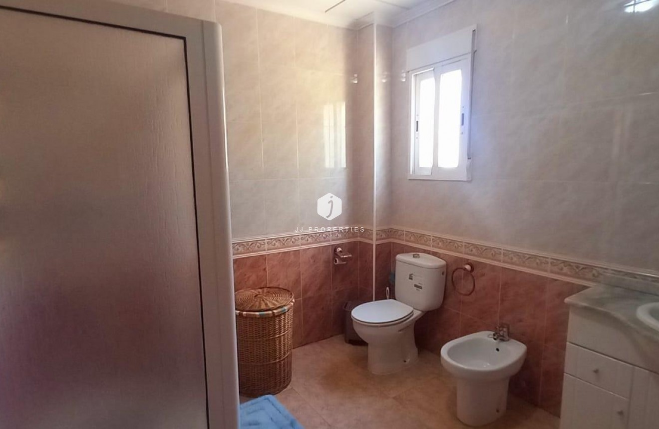 Z drugiej ręki - Szalet -
Torrevieja - Nueva Torrevieja