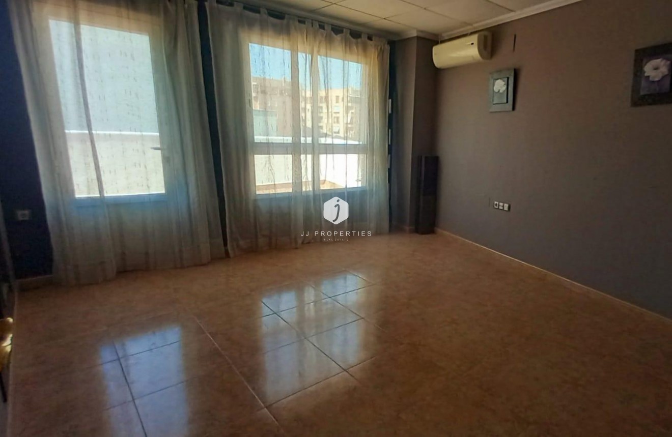 Z drugiej ręki - Szalet -
Torrevieja - Nueva Torrevieja