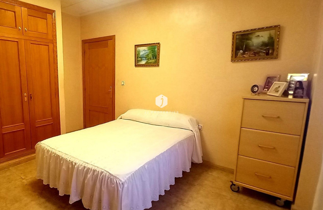 Z drugiej ręki - Szalet -
Torrevieja - Nueva Torrevieja