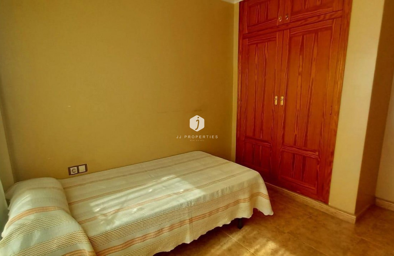 Z drugiej ręki - Szalet -
Torrevieja - Nueva Torrevieja