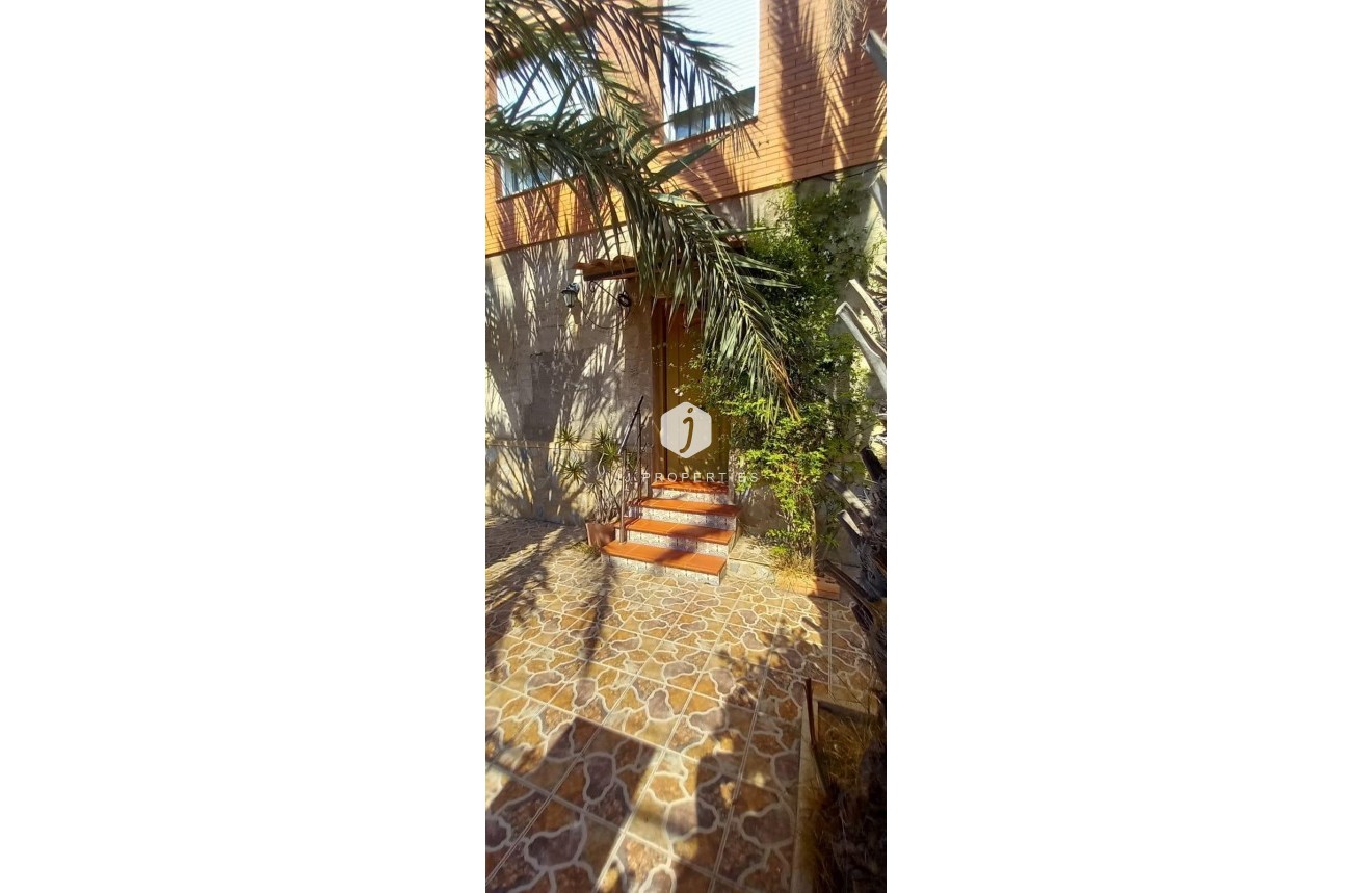 Z drugiej ręki - Szalet -
Torrevieja - Nueva Torrevieja