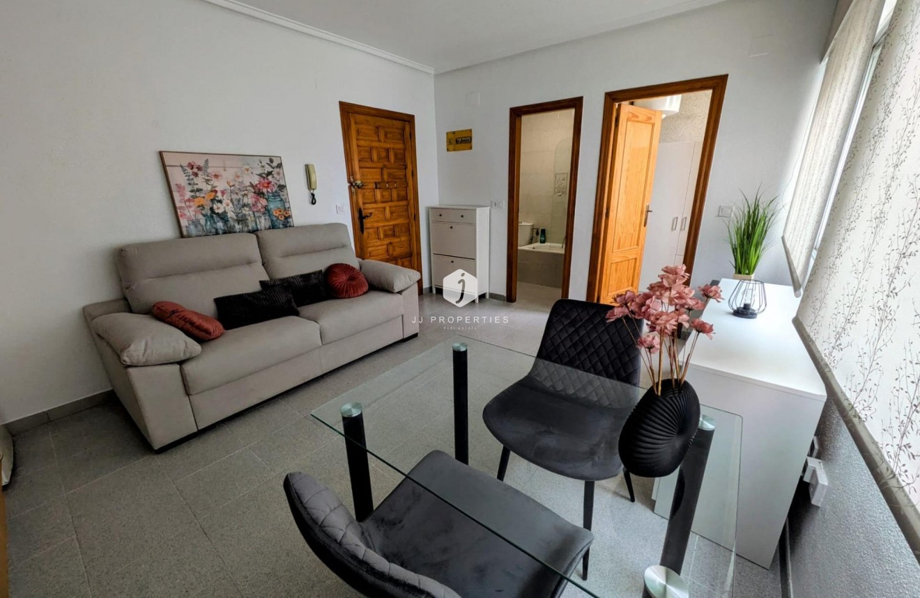 Tweedehands - Appartement / flat -
Torrevieja - Estacion de autobuses
