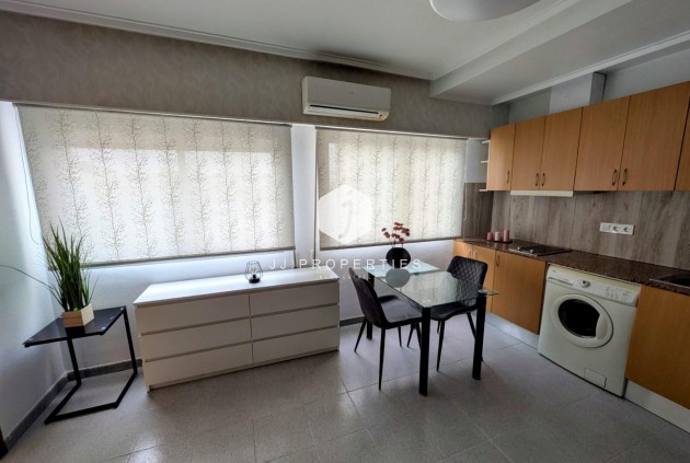 Tweedehands - Appartement / flat -
Torrevieja - Estacion de autobuses