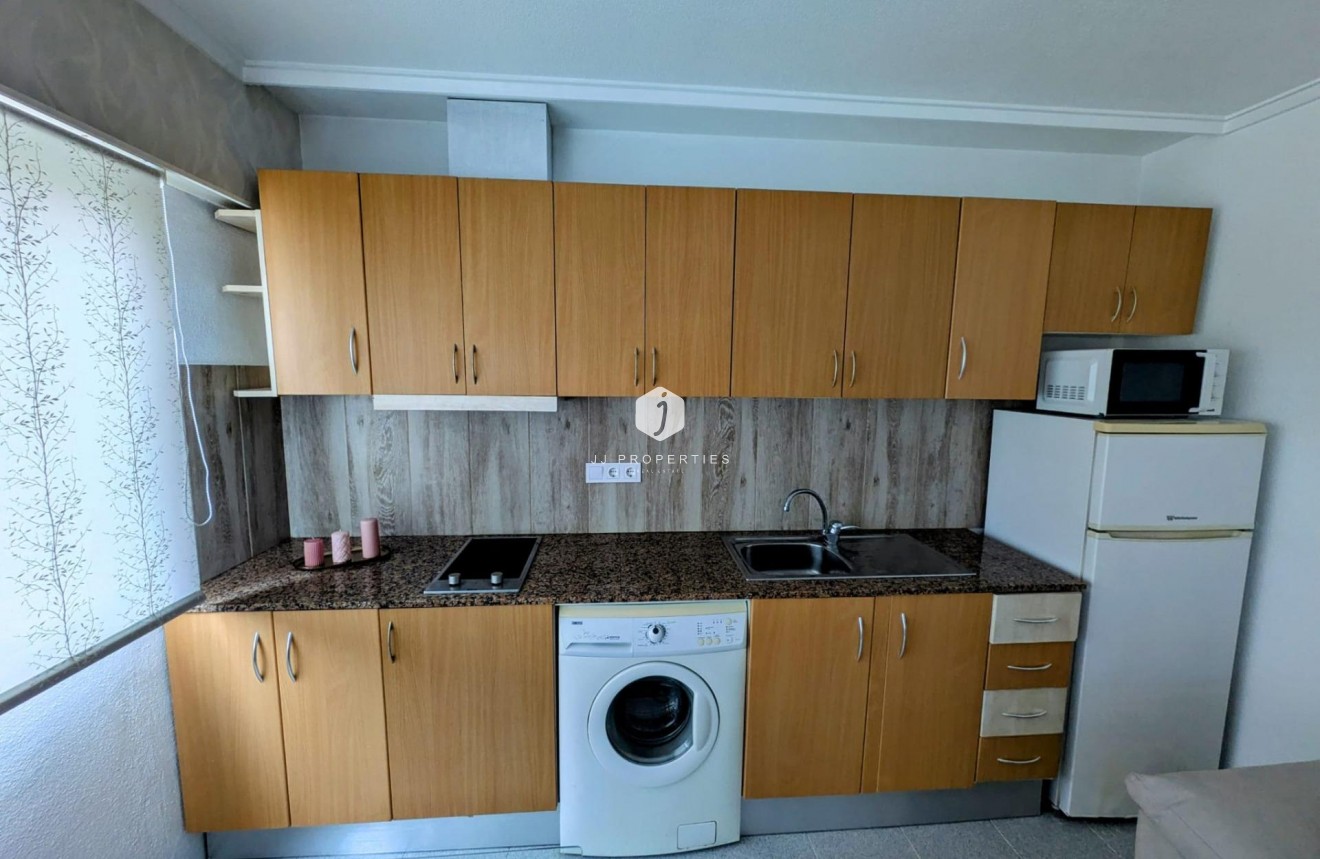 Tweedehands - Appartement / flat -
Torrevieja - Estacion de autobuses