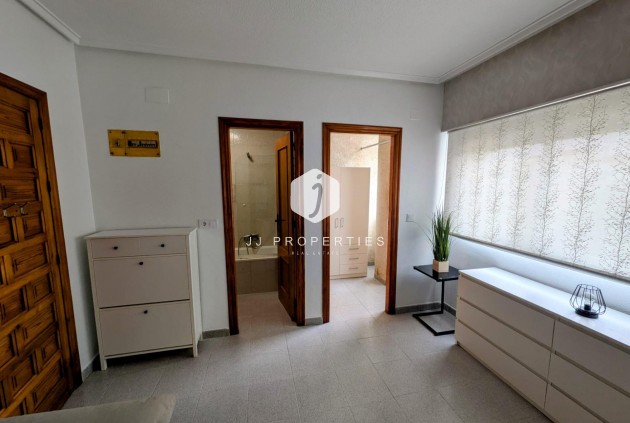 Tweedehands - Appartement / flat -
Torrevieja - Estacion de autobuses