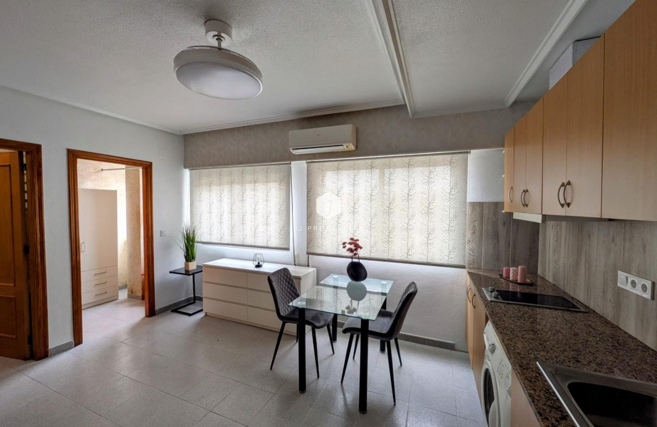 Tweedehands - Appartement / flat -
Torrevieja - Estacion de autobuses