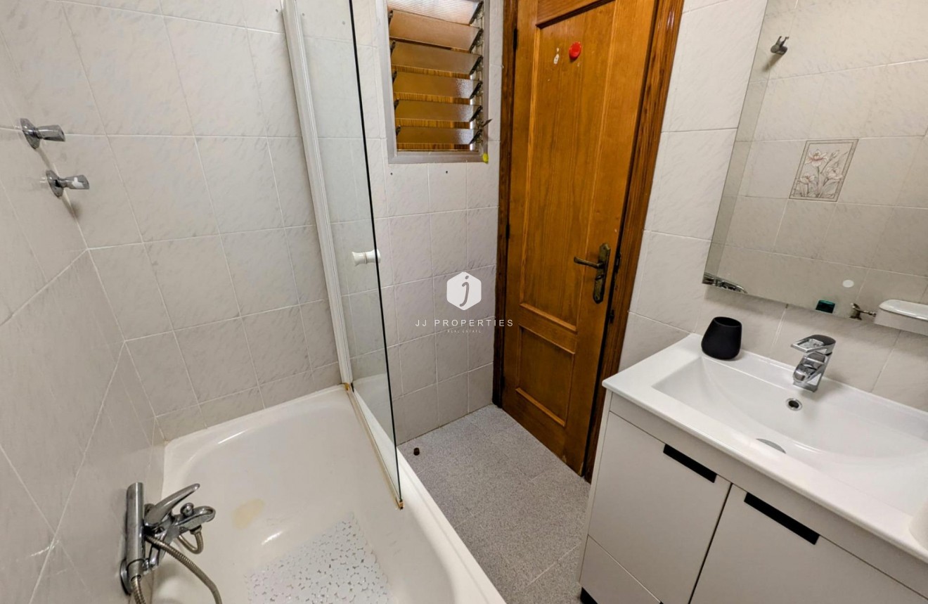 Tweedehands - Appartement / flat -
Torrevieja - Estacion de autobuses