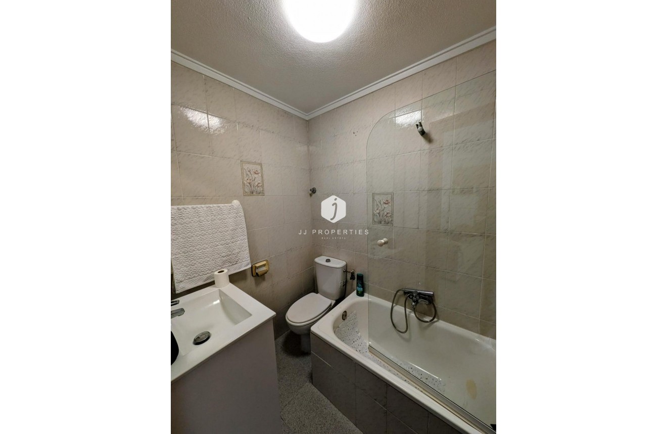 Tweedehands - Appartement / flat -
Torrevieja - Estacion de autobuses