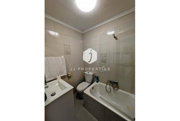 Tweedehands - Appartement / flat -
Torrevieja - Estacion de autobuses