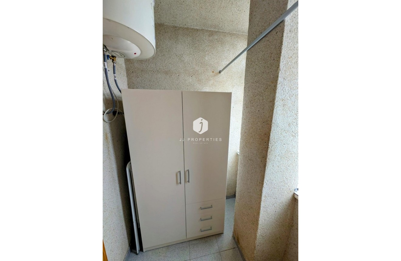 Tweedehands - Appartement / flat -
Torrevieja - Estacion de autobuses