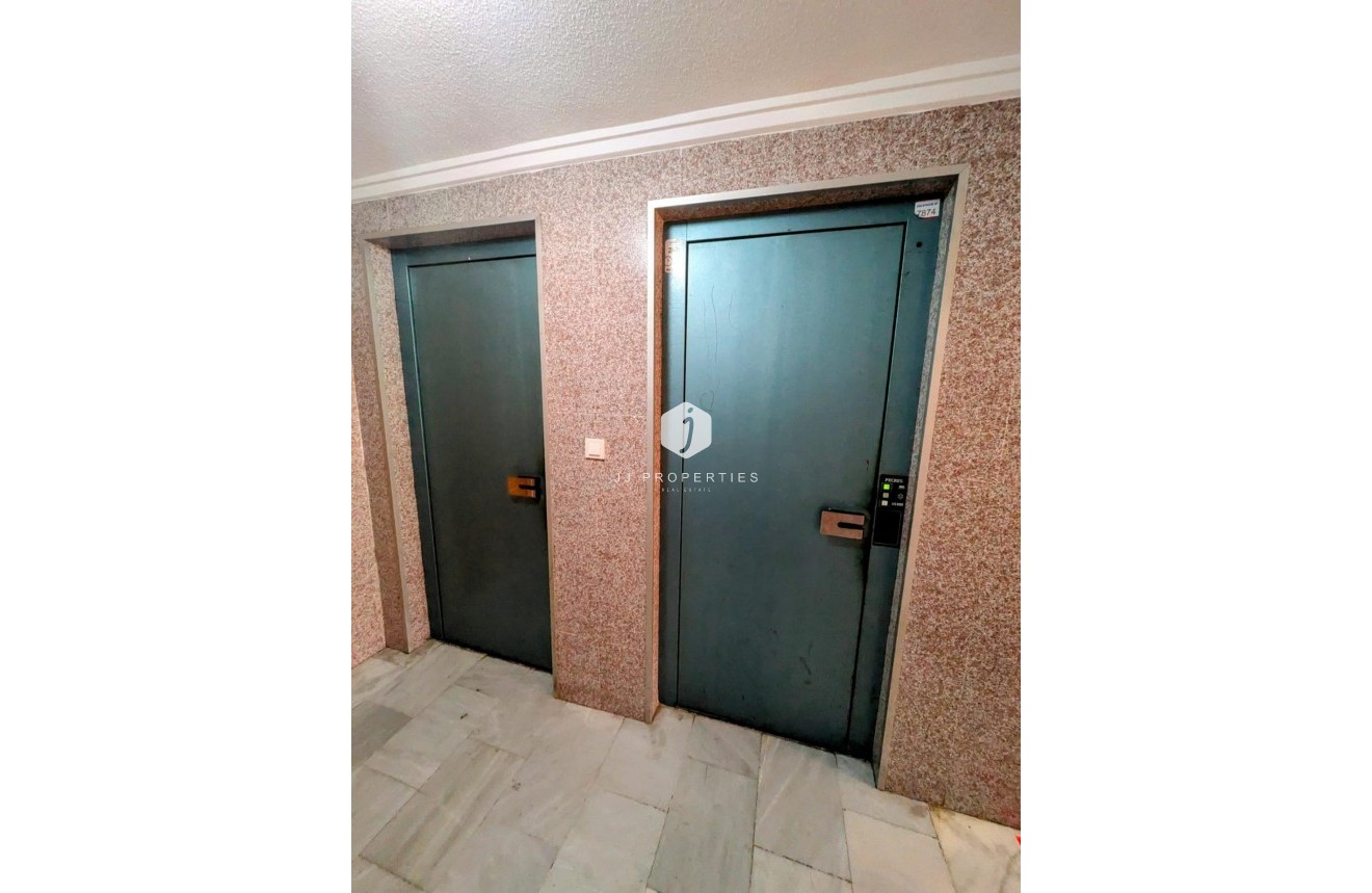 Tweedehands - Appartement / flat -
Torrevieja - Estacion de autobuses