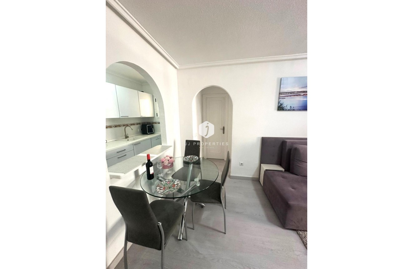 Segunda mano - Apartamento / piso -
Torrevieja - Centro