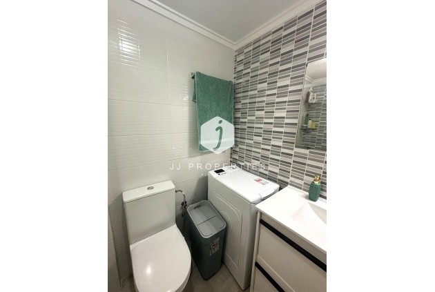 Segunda mano - Apartamento / piso -
Torrevieja - Centro