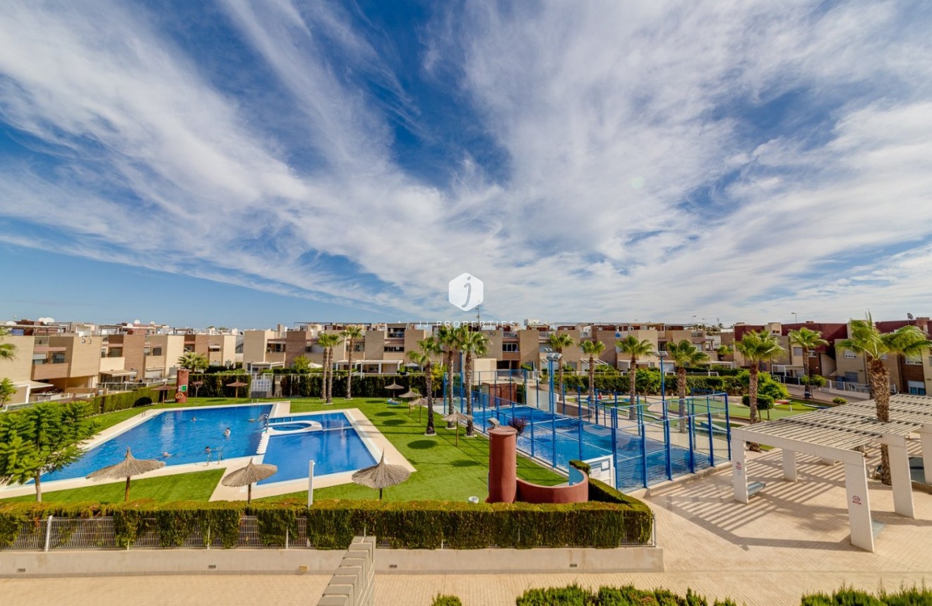 Segunda mano - Chalet -
Torrevieja - Sector 25