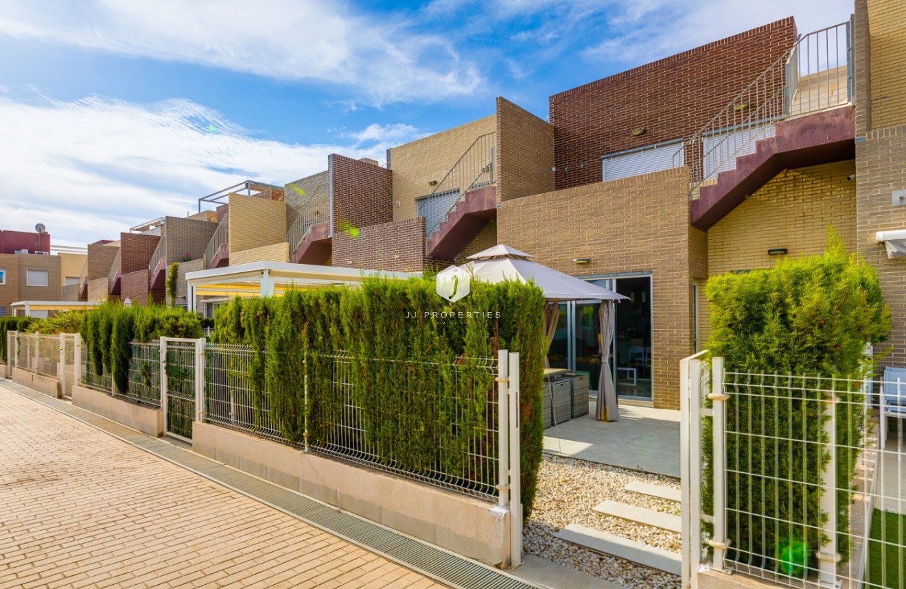 Segunda mano - Chalet -
Torrevieja - Sector 25