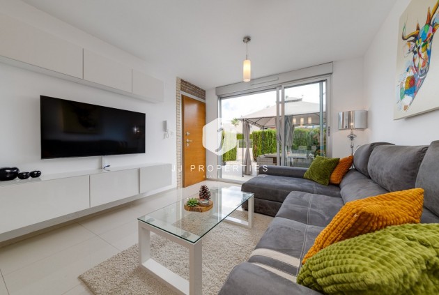 Segunda mano - Chalet -
Torrevieja - Sector 25