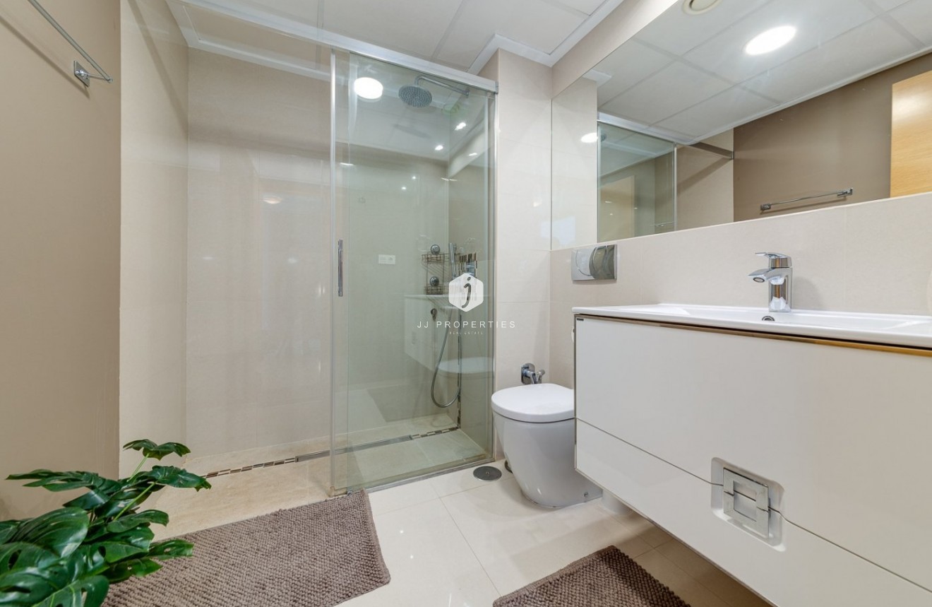 Segunda mano - Chalet -
Torrevieja - Sector 25