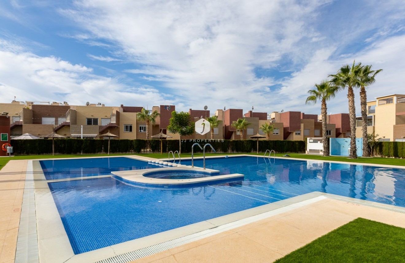 Segunda mano - Chalet -
Torrevieja - Sector 25