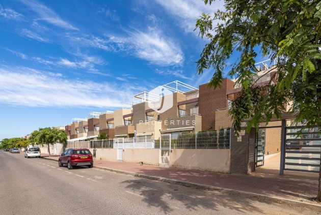 Segunda mano - Chalet -
Torrevieja - Sector 25