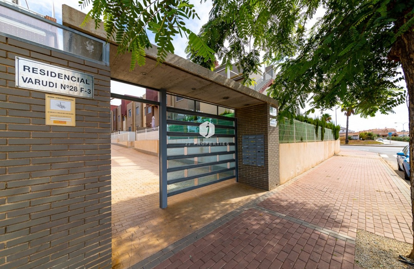 Segunda mano - Chalet -
Torrevieja - Sector 25