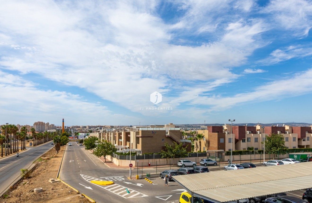 Segunda mano - Chalet -
Torrevieja - Sector 25