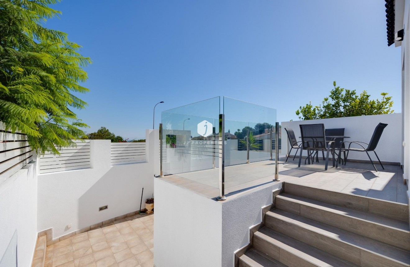 Segunda mano - Villa -
Torrevieja - aguas nuevas