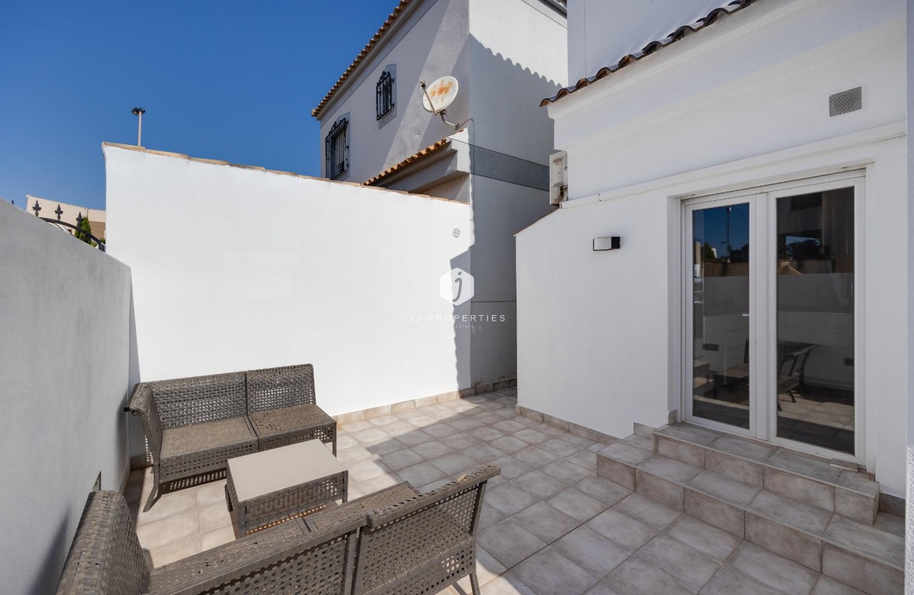 Segunda mano - Villa -
Torrevieja - aguas nuevas