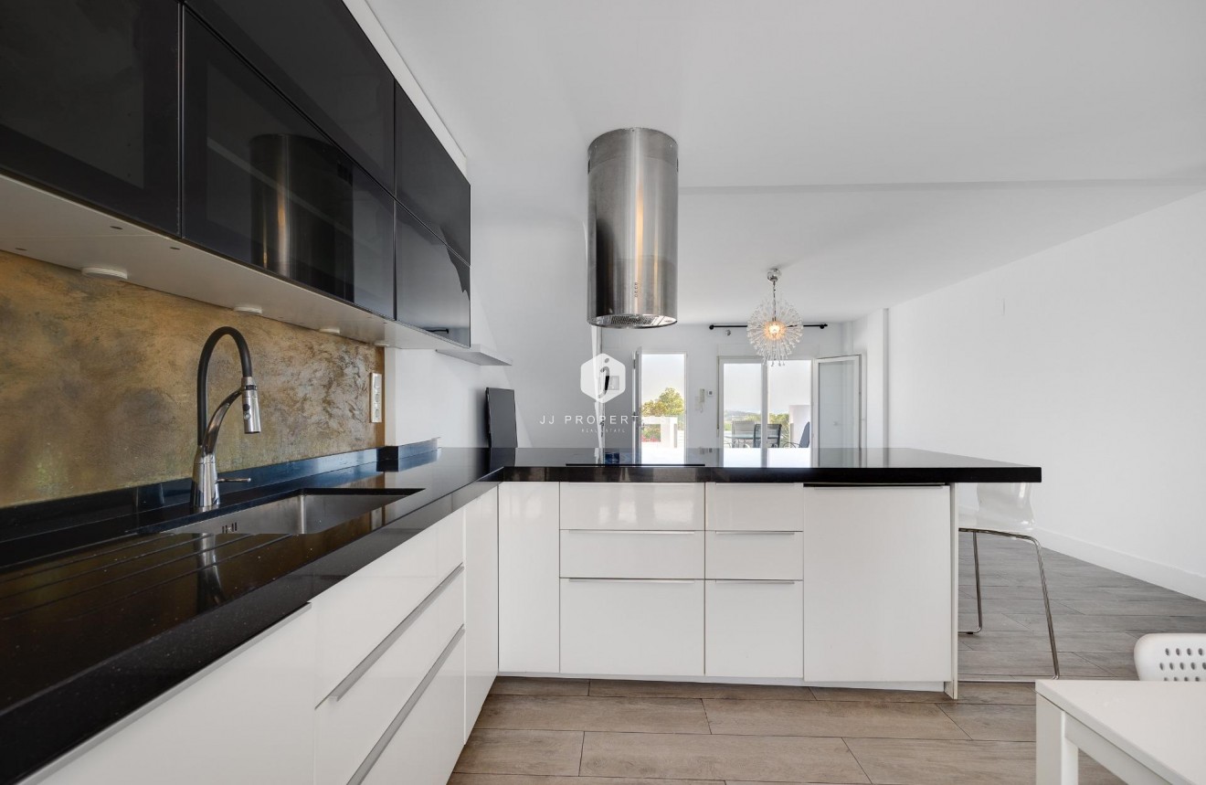 Segunda mano - Villa -
Torrevieja - aguas nuevas