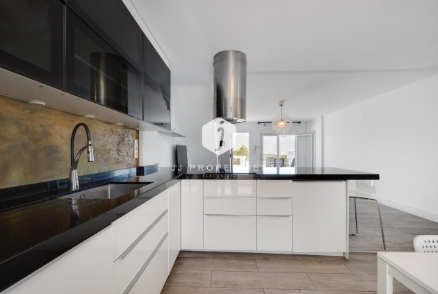 Segunda mano - Villa -
Torrevieja - aguas nuevas