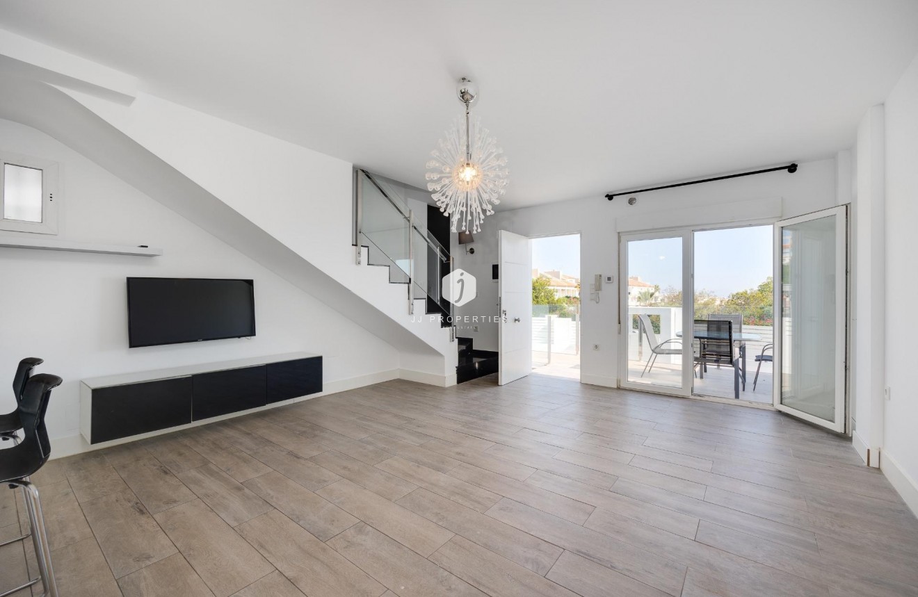 Segunda mano - Villa -
Torrevieja - aguas nuevas