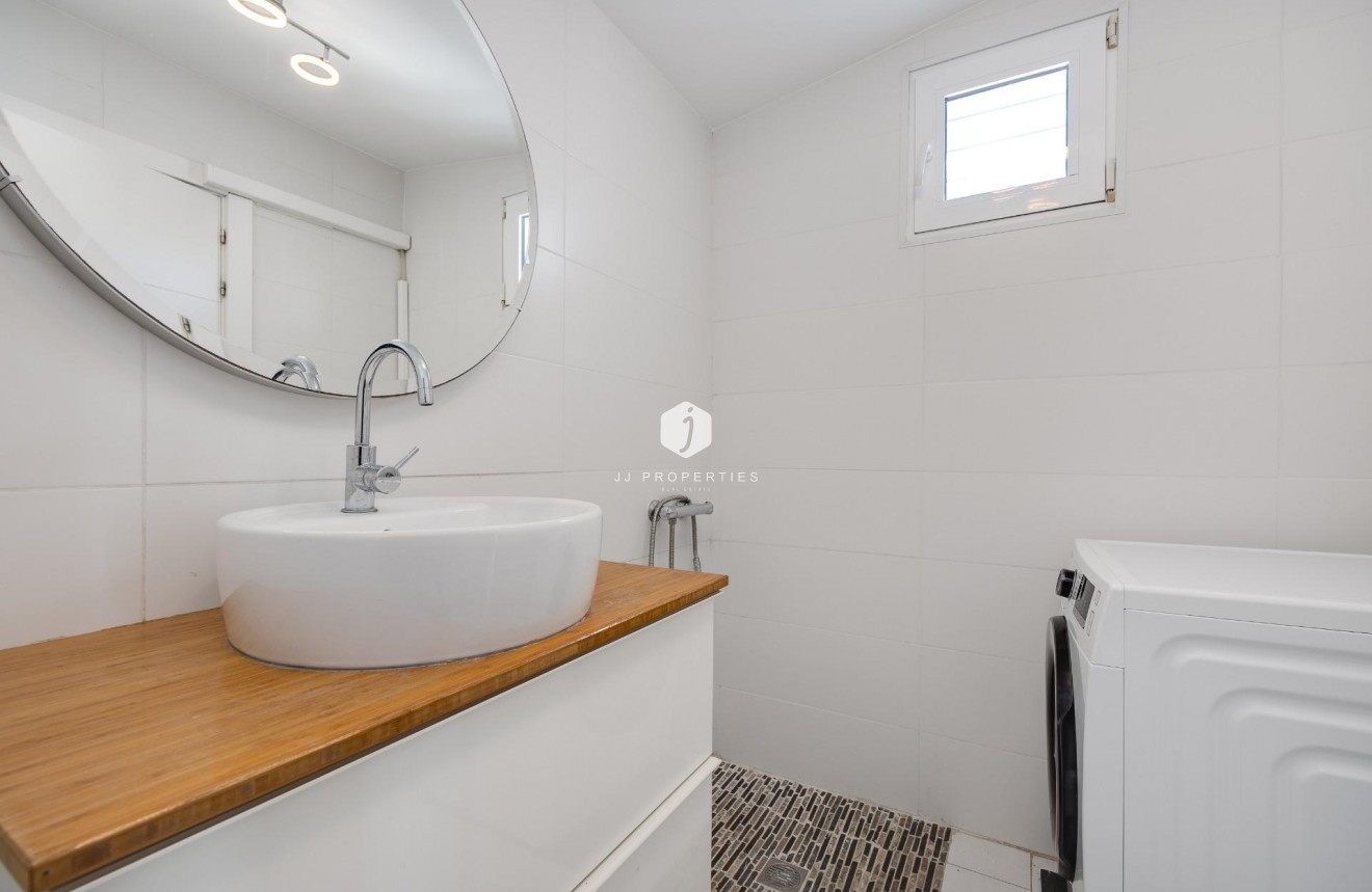 Segunda mano - Villa -
Torrevieja - aguas nuevas